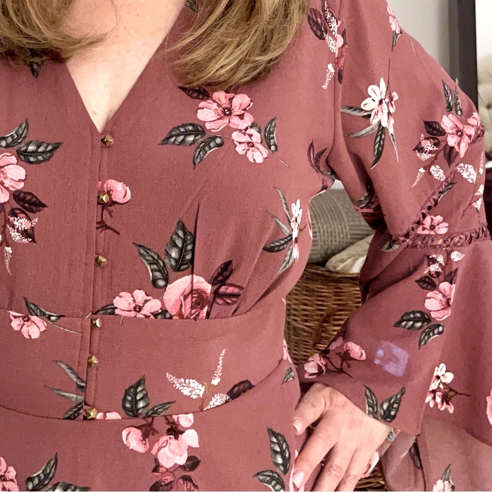 Beautiful slimming City Chic blouse XXL/24 like new condition - Picture 2 of 16